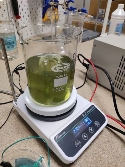 a heat-stir plate with a 500mL beaker containg an -odly nice- green color solution